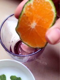 美味的青桔薄荷饮做法图解5)