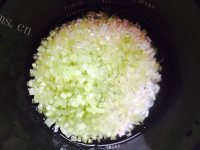 美味青笋瘦肉粥做法图解3)
