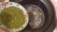 美味的海带猪骨汤做法图解8)