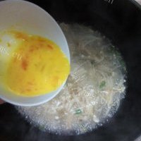 芳香四溢的金针菇汤的做法图解六