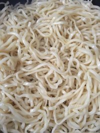 美味的海鲜炒面做法图解5)
