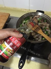 好吃的牛筋香菇煲做法图解4)