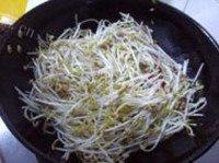 家常菜肉炒豆芽做法图解5)