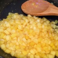 色味俱佳的菠萝苹果派的做法图解五