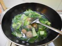 家常菜青菜肉丸汤做法图解7)