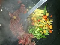 珍馐美味的芹菜炒牛肉做法图解5)