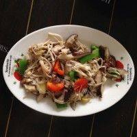 家常菜青椒炒蘑菇