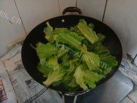 饱满的蒜香油麦菜做法图解3)