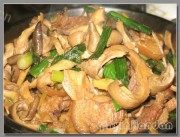 香甜可口的松茸炒肉片