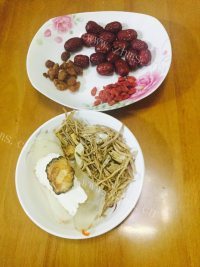 美味的天麻炖鱼头做法图解2)