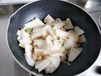 家常菜冬瓜炒海米做法图解5)