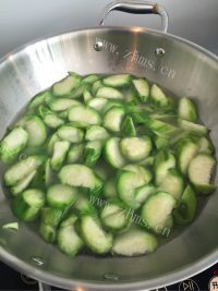 好吃的丝瓜蛋汤做法图解3)