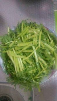 家常菜蒜蓉茼蒿做法图解2)