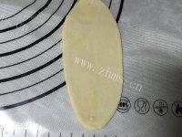 营养丰富的豆沙菊花酥做法图解6)