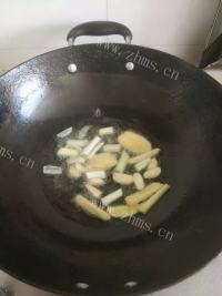 家常菜丑鱼豆腐汤做法图解4)
