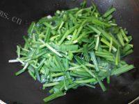好吃不腻的韭菜炒鸡蛋做法图解4)