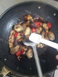 易做的烧茄子做法图解8)