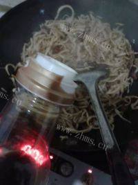 妈妈教我做孜然肉丝面筋做法图解9)