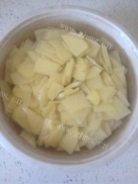 唇齿留香的土豆炒肉做法图解1)