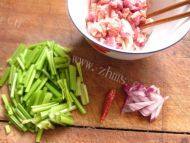 家常菜芹菜小炒肉做法图解1)