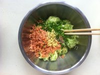 ”家庭式“西葫芦鸡蛋火腿包子做法图解11)