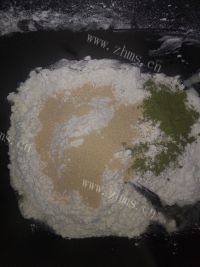 自制抹茶双色吐司做法图解3)