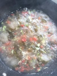 美味的西红柿紫菜汤做法图解4)