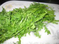 家常菜素炒茼蒿做法图解1)