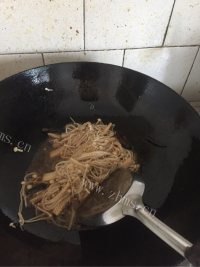 我爱吃金针菇回锅肉做法图解7)