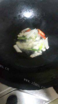 家常菜西兰花炒鸡腿菇做法图解4)