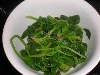 味道香醇的菠菜拌粉丝做法图解4)