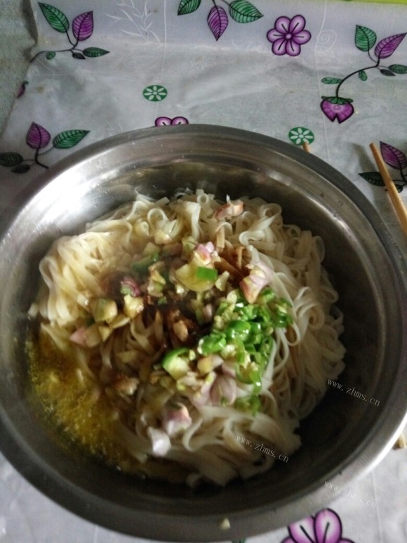 色香味俱全的葱油拌面