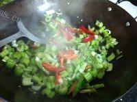 口感好的芹菜炒牛肉做法图解12)