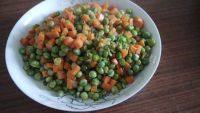 家常菜豌豆胡萝卜丁