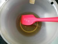 著名的豆沙蛋黄广式月饼做法图解1)
