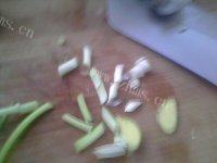 色泽不错的牛奶鲫鱼汤做法图解1)
