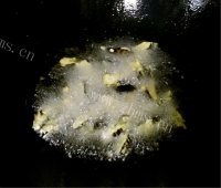 香飘十里的干煸蚕蛹做法图解6)