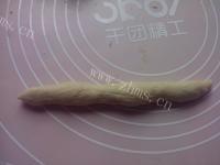 自制芝麻长面包做法图解10)