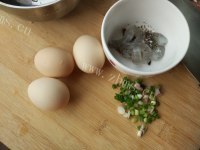 口感丰富的鲜虾蒸蛋做法图解1)
