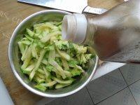 家常菜凉拌西葫芦做法图解8)