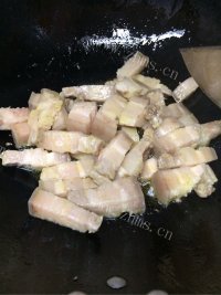 家常菜土豆红烧肉做法图解5)