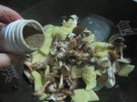 家常菜香菇土豆片做法图解8)