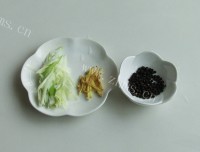 美味的胡椒啫啫滑鸡煲做法图解1)