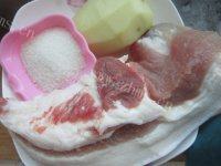 家常菜红烧肉烧土豆做法图解1)