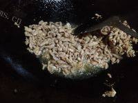 味道不错的茭白炒肉丝做法图解3)