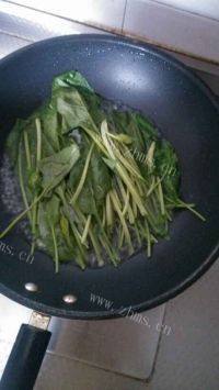 菠菜鸡蛋汤做法图解2)