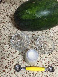 香鲜至极的西瓜酸奶做法图解1)