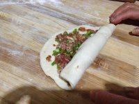 葱香肉饼做法图解5)