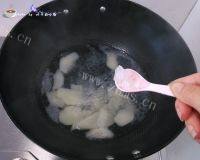 美味的冰糖雪梨汤做法图解4)