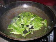 「DIY美食」芹菜炒肉做法图解3)